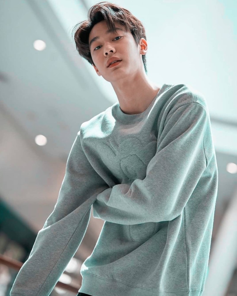 Dew泰国明星，演艺之路上的璀璨星光闪耀