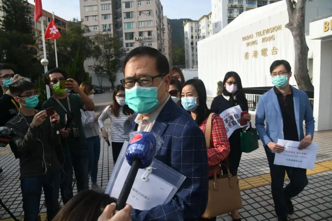 香港新闻头条，爱与陪伴的温馨日常